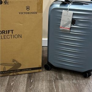 Victoronix brand new VX drift frequent flyer carry on luggage in slate